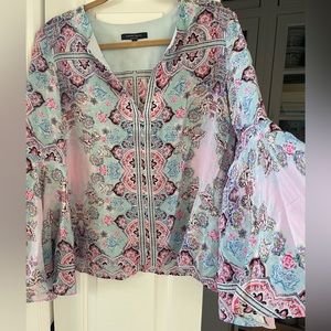 Nanette Lepore belle sleeve light weight colorful top!